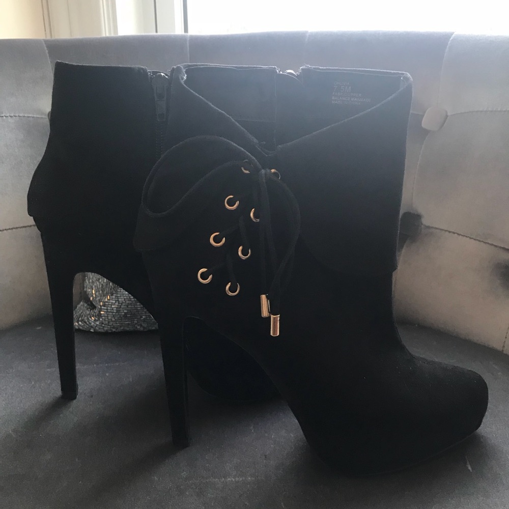 Shoes - Picture 2 of 7
